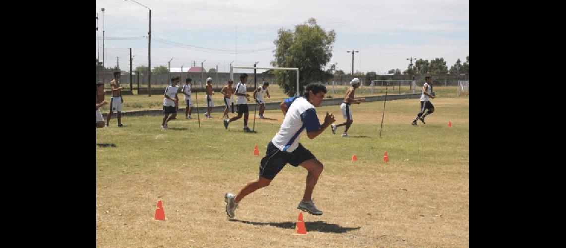 El plantel trabajÃ³ duro en el complejo Adolfo Arouxet Enrique Zelaya 