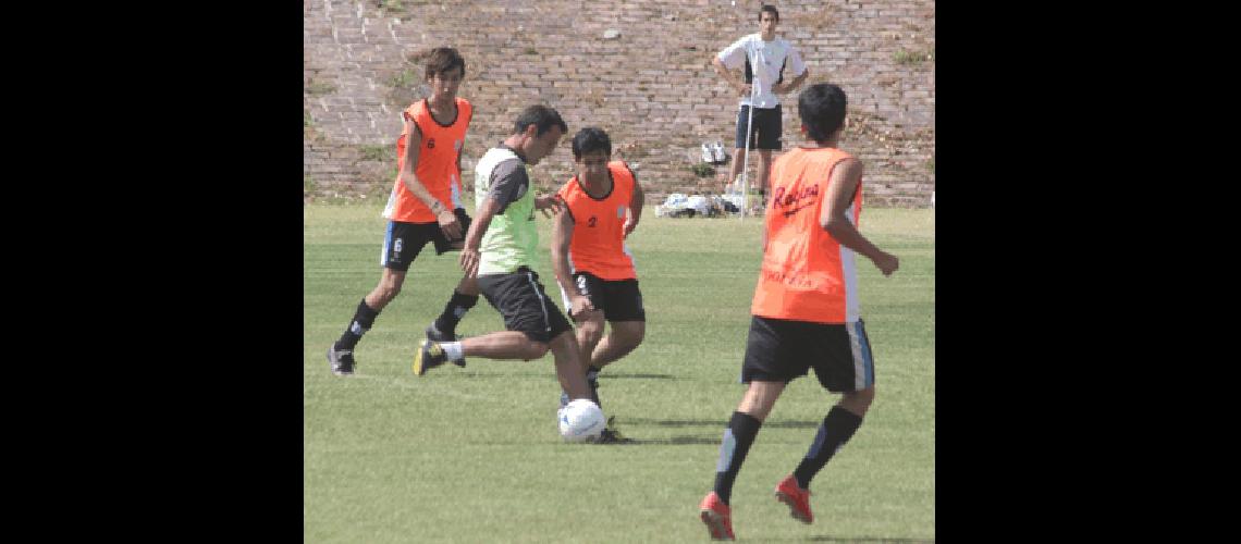 Juan JosÃ© Longhini tuvo un buen desempeÃ±o en el partido jugado en el Parque Guerrero Enrique Zelaya 