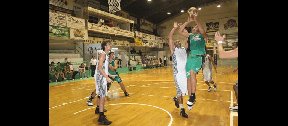 El equipo albiverde fue derrotado anoche en el gimnasio Juan Manolio por los marplatenses Claudio MartÃ­nez 