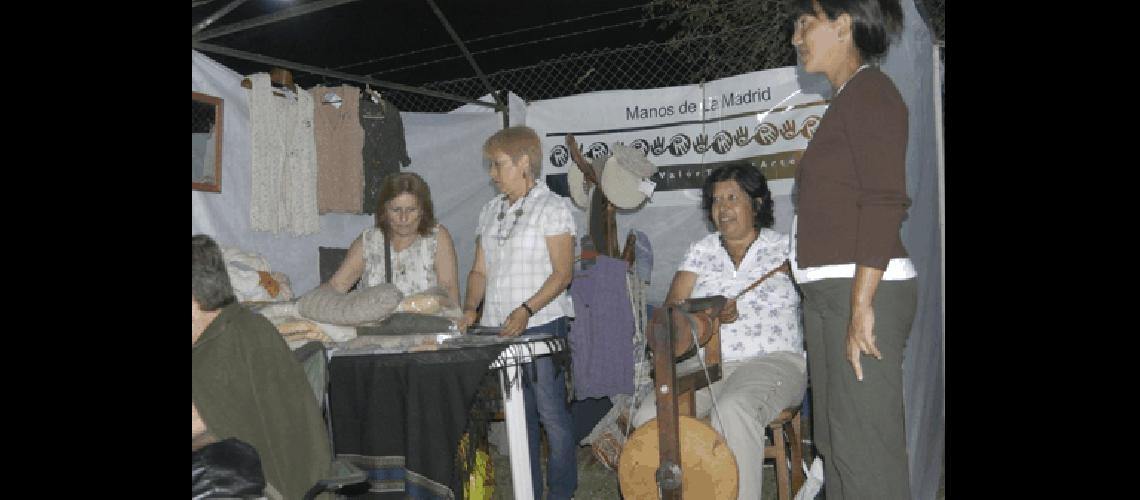 El grupo de tejido artesanal Manos de La Madrid organiza para hoy un curso de construcciÃ³n de peleros 