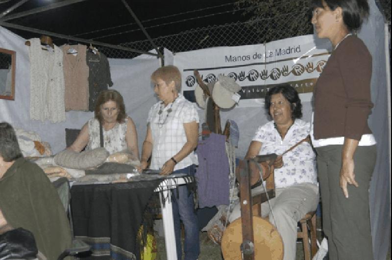 El grupo de tejido artesanal Manos de La Madrid organiza para hoy un curso de construcciÃ³n de peleros 