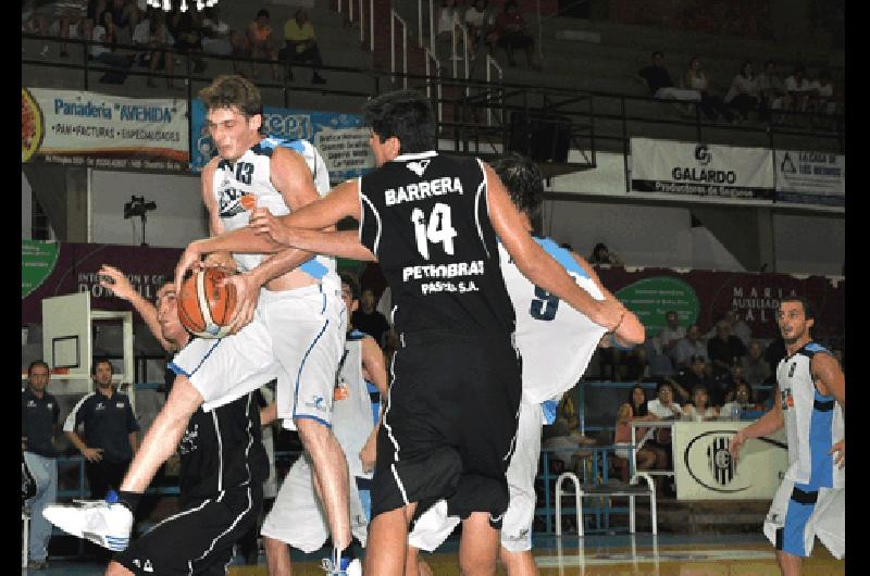 El Bata jugÃ³ anoche muy lejos de su nivel y por eso no sorprendiÃ³ la derrota ante el joven equipo porteÃ±o Carlos RamÃ­rez 