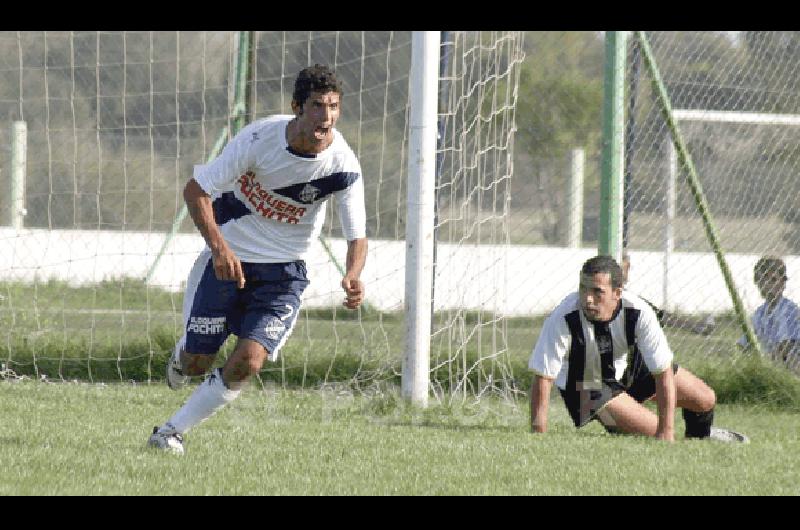 Diego Puertas grita con el alma el segundo gol de Sierra Chica Claudio MartÃ­nez 