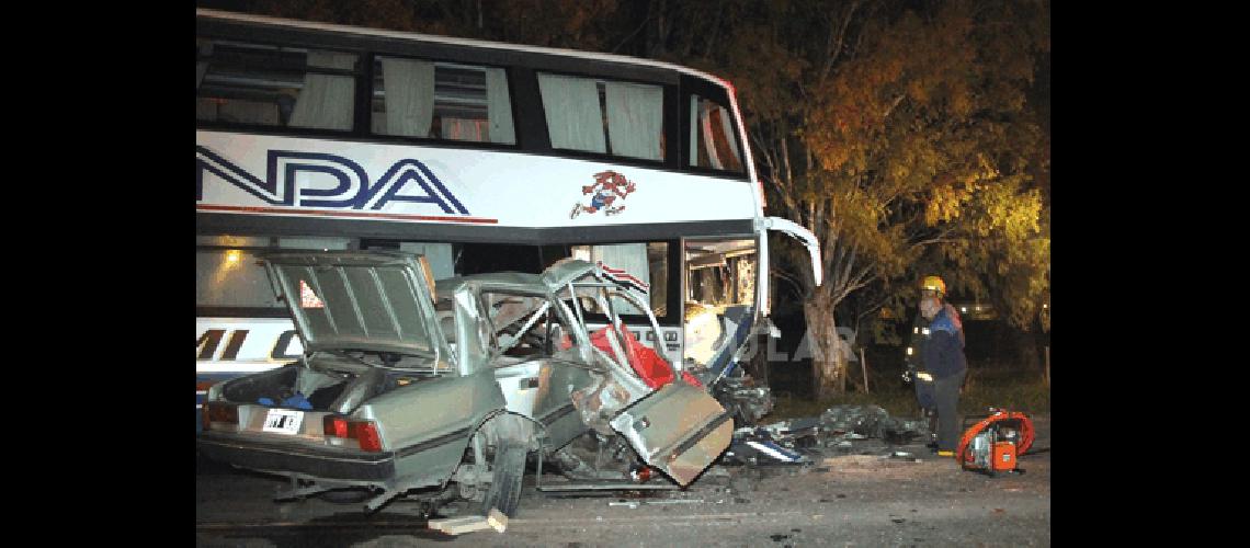 El impacto fue frontal y causÃ³ la muerte de los ocupantes del auto en el acto Claudio Martinez