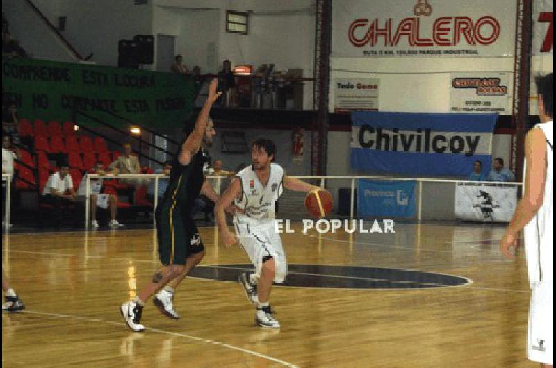 El equipo bataraz derrotÃ³ ayer a los neuquinos con autoridad en el gimnasio de ColÃ³n de Chivilcoy Gentileza La RazÃ³n de Chivilcoy 