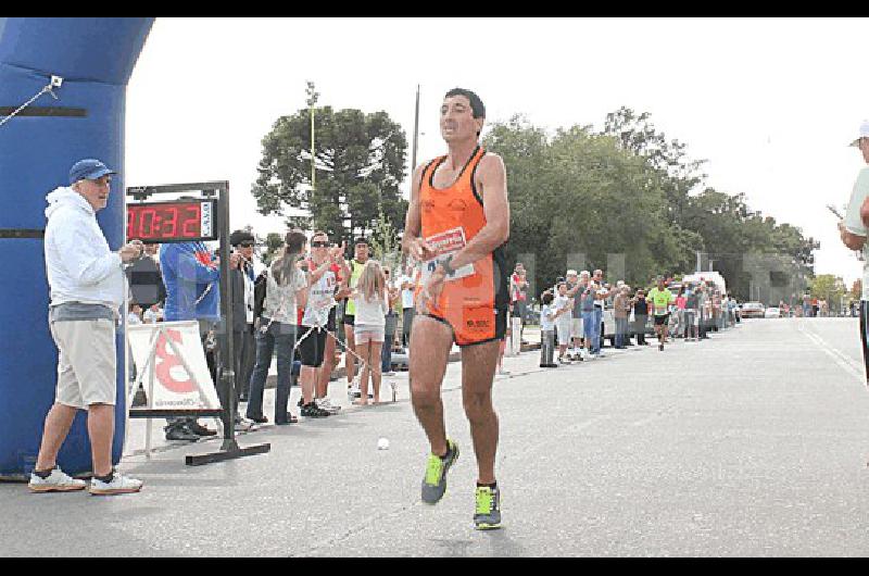 El atleta de General La Madrid Miguel NÃºÃ±ez dueÃ±o de la VII ediciÃ³n Fotos Enrique Zelaya 