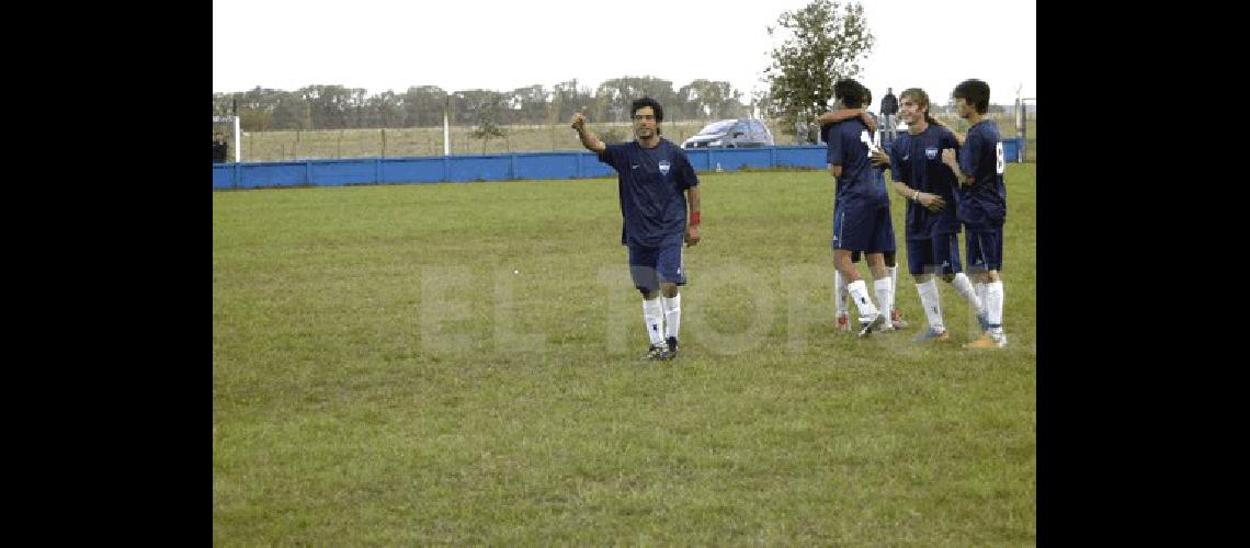 El SeÃ±or Gol Marcelo EnrÃ­quez con 3 goles le dio el triunfo a Barracas Agencia 