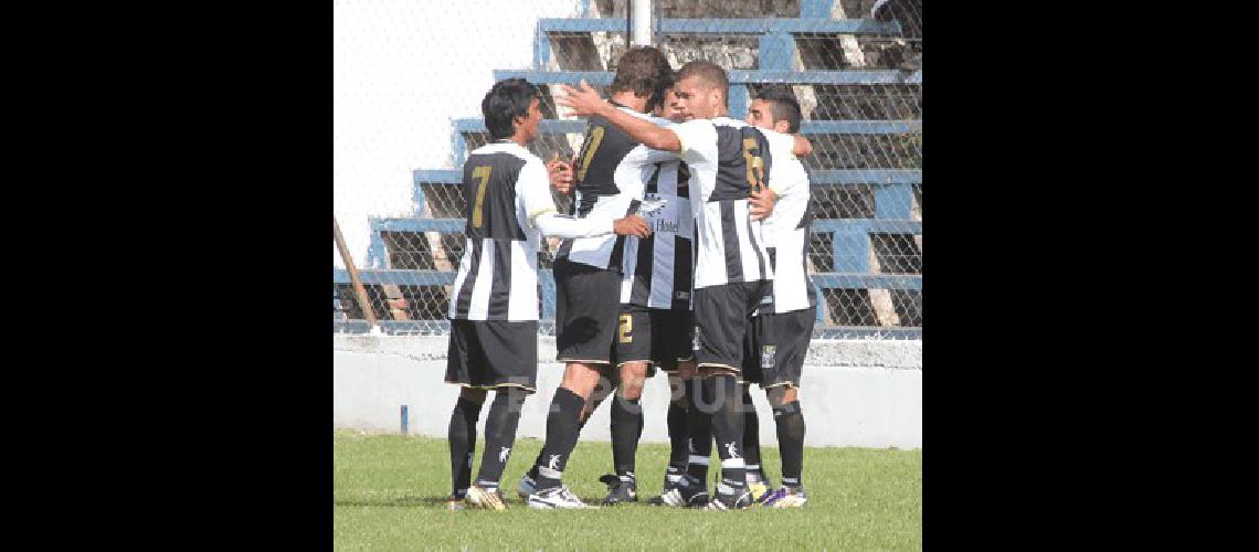 El Bata festeja Hasta maÃ±ana serÃ el Ãºnico puntero del Apertura Enrique Zelaya 