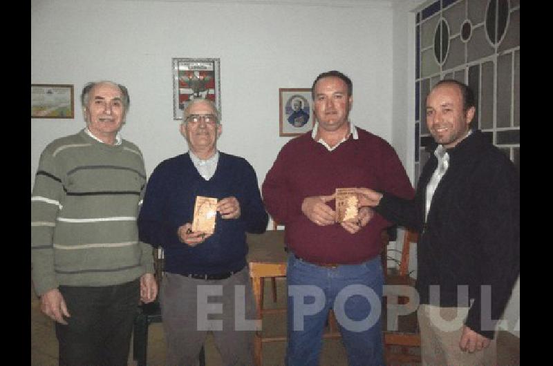 Oscar Portarrieu y Carlitos GensÃ³n ganadores del torneo junto al presidente MartÃ­n AdriÃ�n y el dirigente TomÃ�s Barrena 