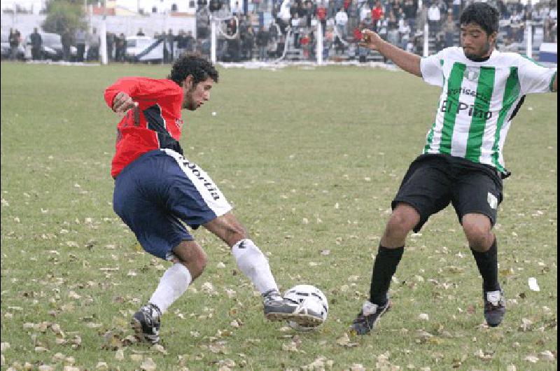 El agua caÃ­da en los Ãºltimos dÃ­as obligÃ³ a parar la pelota Archivo 