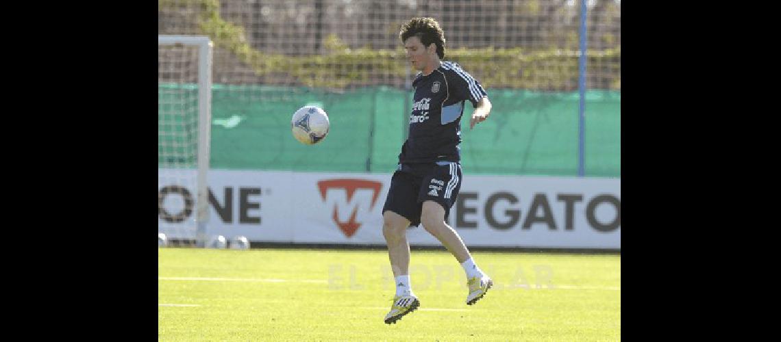 El mejor futbolista del mundo tuvo ayer su primera prÃctica en el predio de Ezeiza DyN 