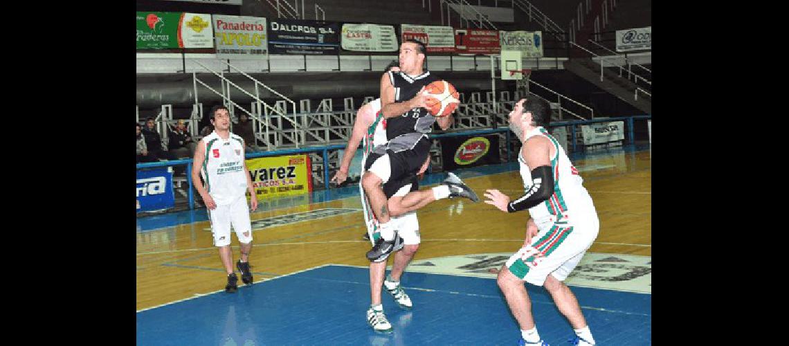 El base bataraz Federico Silveyra deberÃ tener gran protagonismo ofensivo esta noche Archivo 