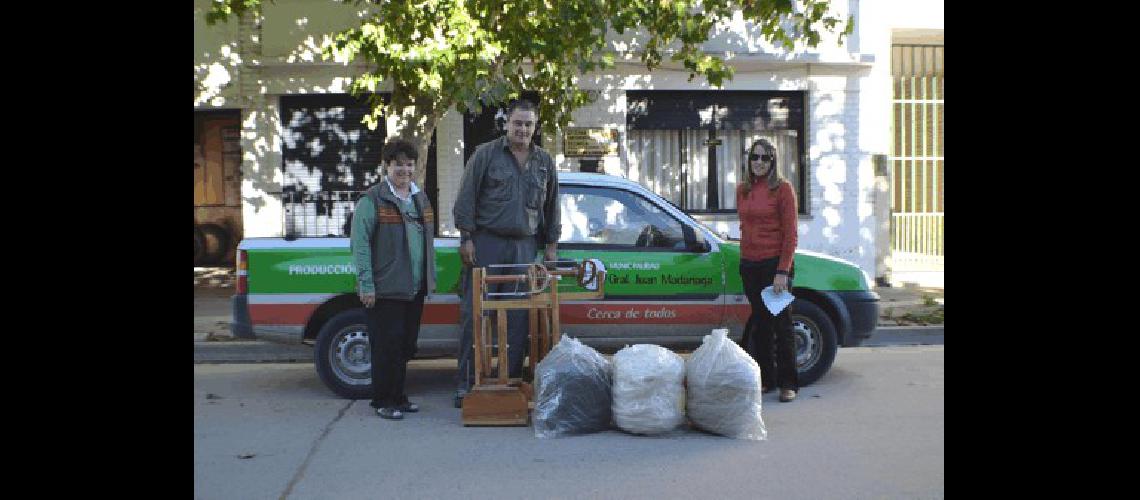 TÃ©cnicos del INTA La Madrid y el INTI de CÃ³rdoba trabajan en la fabricaciÃ³n de ruecas Prensa 