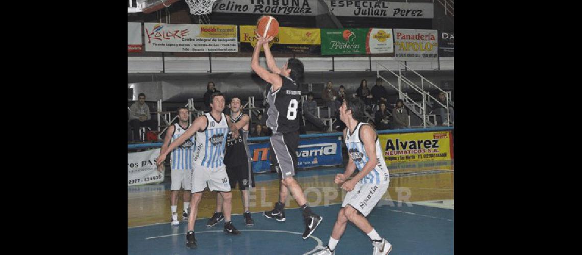 El equipo ferroviario era amplio favorito y anoche lo ratificÃ³ en el Gran Gimnasio Carlos RamÃ­rez 