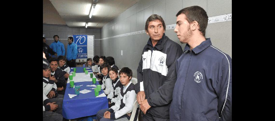 Dardo Seibel coordina todas las actividades del fÃºtbol menor de El FortÃ­n Carlos RamÃ­rez 