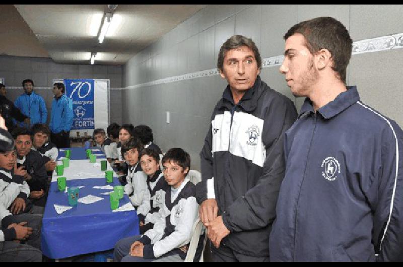 Dardo Seibel coordina todas las actividades del fÃºtbol menor de El FortÃ­n Carlos RamÃ­rez 