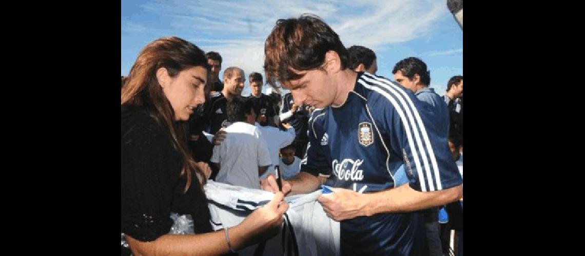 Messi se entrenÃ³ en suelo germano para el prÃ³ximo amistoso AFP 