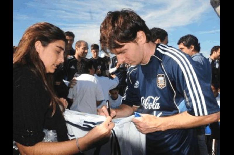 Messi se entrenÃ³ en suelo germano para el prÃ³ximo amistoso AFP 