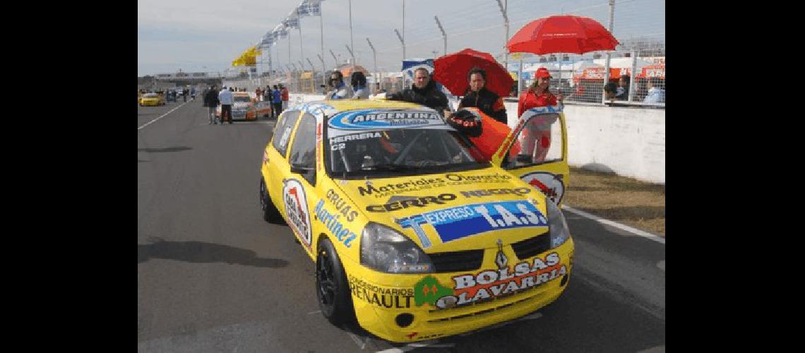 El piloto de OlavarrÃ­a AgustÃ­n Herrera estÃ� competitivo con el Renault ClÃ­o del Tigre Racing Prensa 