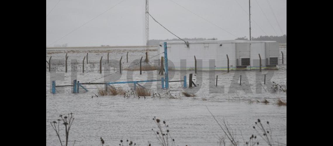 La zona de rotonda se inundÃ³ y dejÃ³ sin Internet a La Madrid y Laprida Fotos- Marcelo BeltrÃ�n 