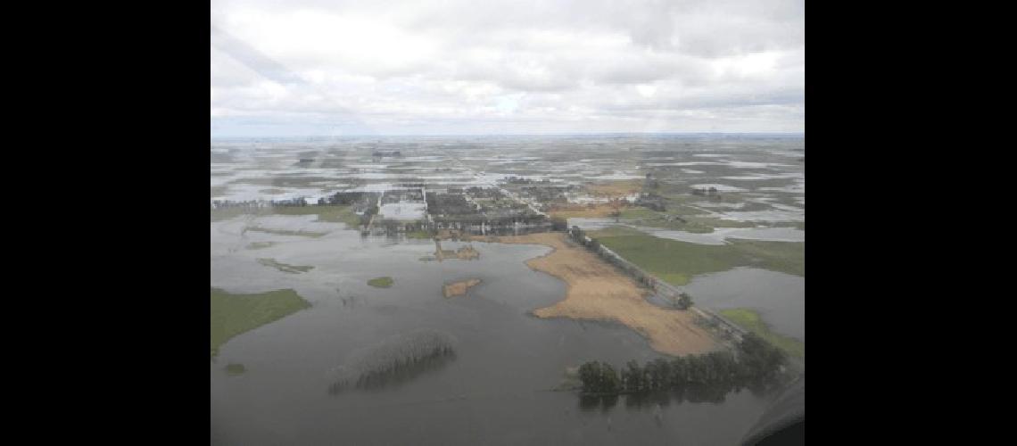 La inundacioacuten en Laprida desde el aire