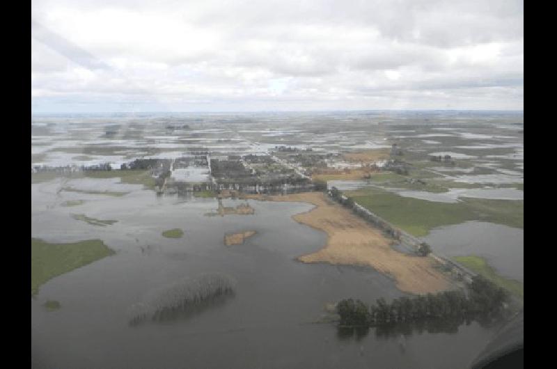 La inundacioacuten en Laprida desde el aire