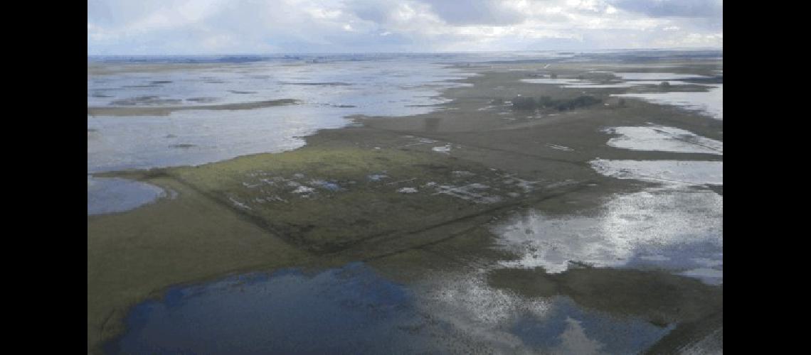 La inundacioacuten en Laprida desde el aire