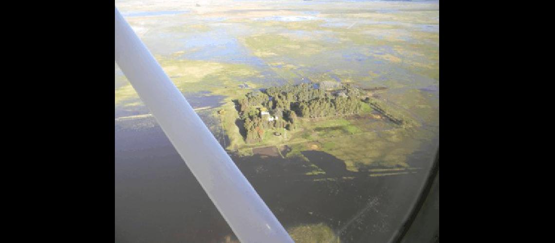 La inundacioacuten en Laprida desde el aire