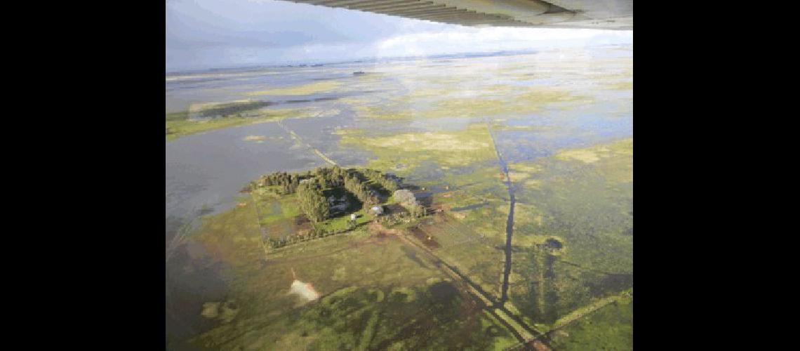 La inundacioacuten en Laprida desde el aire