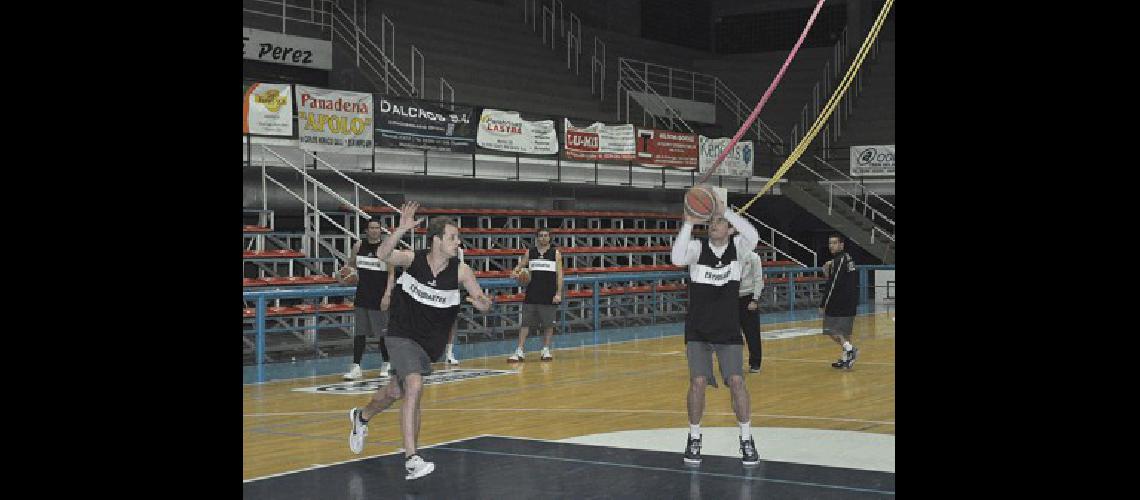 El plantel bataraz se entrena diariamente en doble turno en el Gran Gimnasio del Parque Carlos Guerrero Carlos RamÃ­rez 