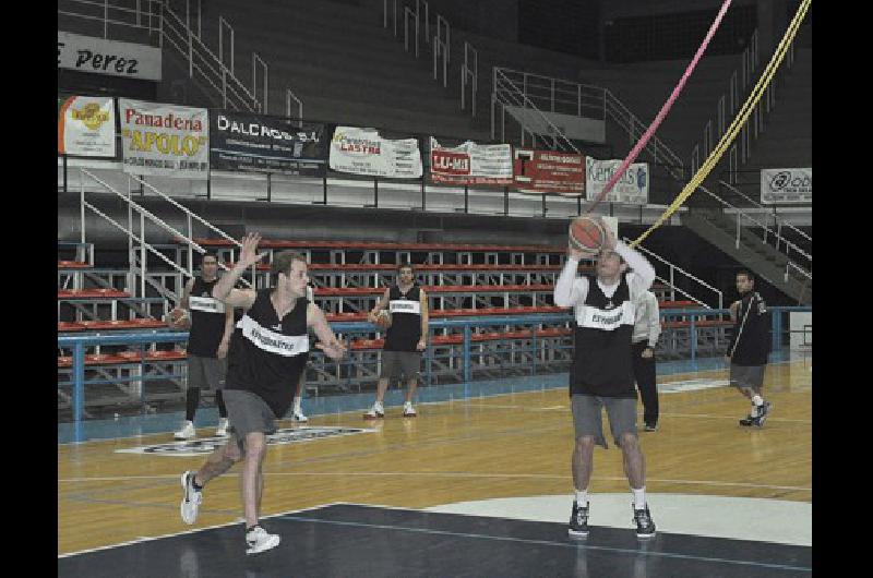 El plantel bataraz se entrena diariamente en doble turno en el Gran Gimnasio del Parque Carlos Guerrero Carlos RamÃ­rez 