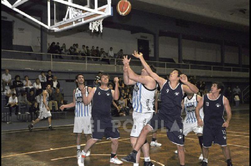 Ferro Carril Sud y Racing A Club se enfrentaron el pasado lunes en el Parque OlavarrÃ­a por el torneo local de primera divisiÃ³n Carlos RamÃ­rez 