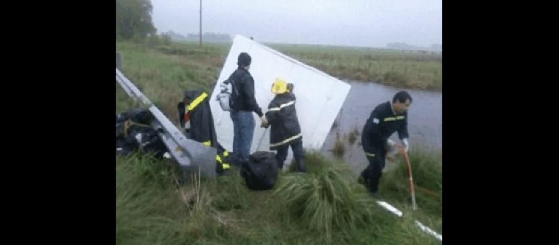 Un accidente en la ruta 51 dejÃ³ como saldo cuatro heridos de diversa consideraciÃ³n Gentileza Bomberos La Madrid 