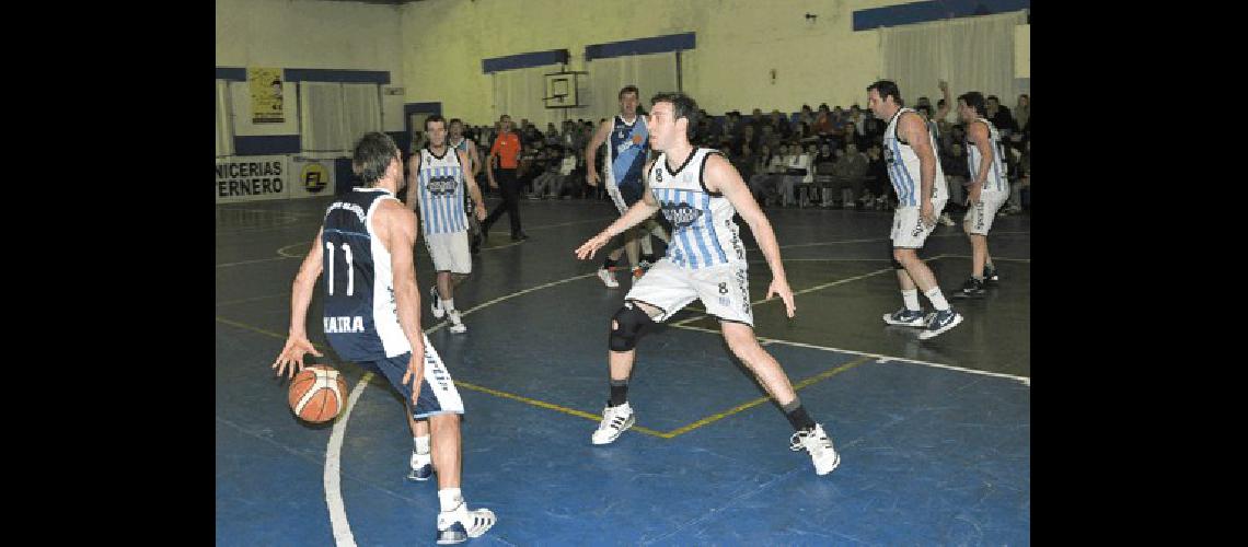 El equipo albiceleste se impuso con total claridad ante Racing en el gimnasio Ricardo De la Vega Carlos RamÃ­rez 