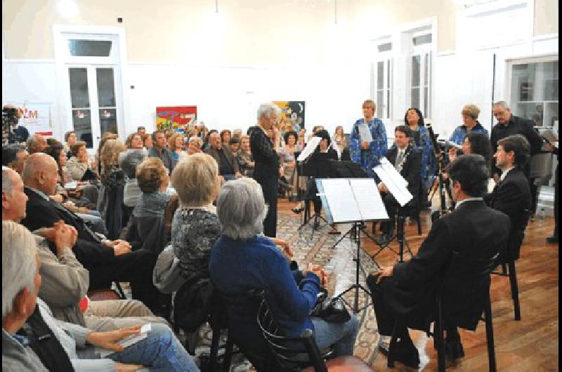 El pasado fin de semana el grupo coral de La Madrid se presentÃ³ junto al quinteto Vientos de OlavarrÃ­a Fotos del Rey