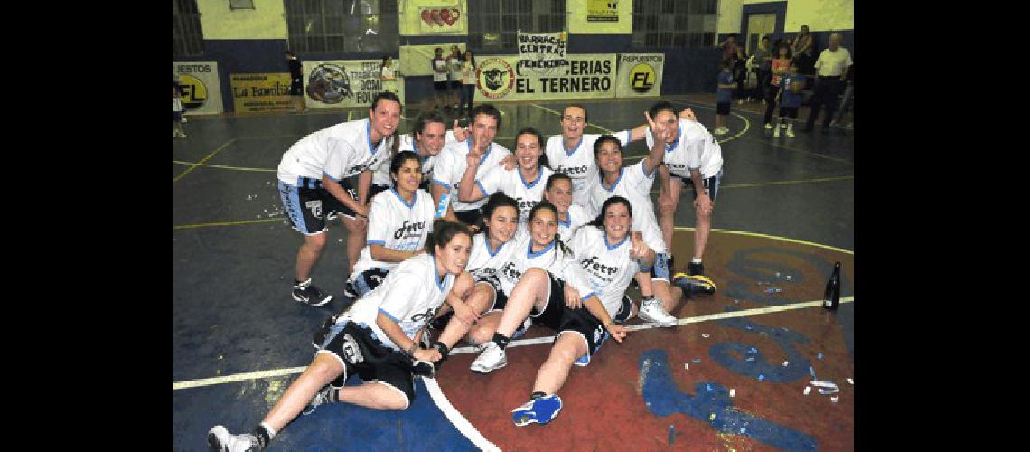 El equipo de primera divisiÃ³n de Ferro Carril Sud se coronÃ³ ayer campeÃ³n en el gimnasio Ricardo De la Vega 