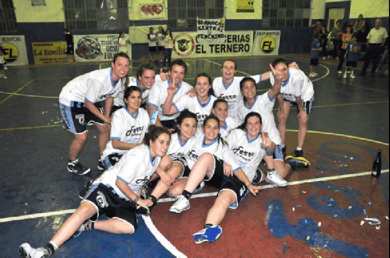 El equipo de primera divisiÃ³n de Ferro Carril Sud se coronÃ³ ayer campeÃ³n en el gimnasio Ricardo De la Vega 