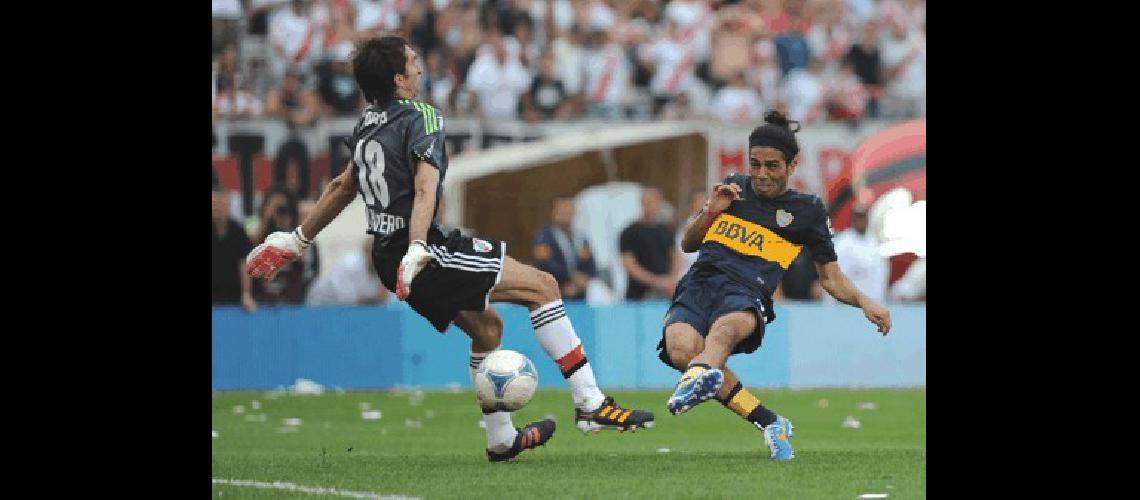 El momento culminante del SuperclÃsico- Walter Erviti marca el gol del empate en el tiempo de descuento TÃ©lam 