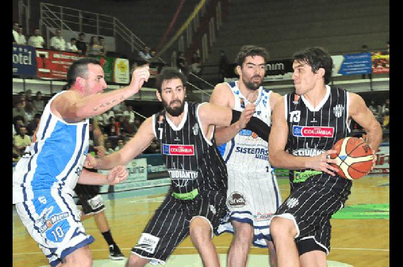 El alero rosarino Rodrigo SÃnchez fue el goleador del Bata con 16 puntos el pasado viernes Marcelo Kehler 