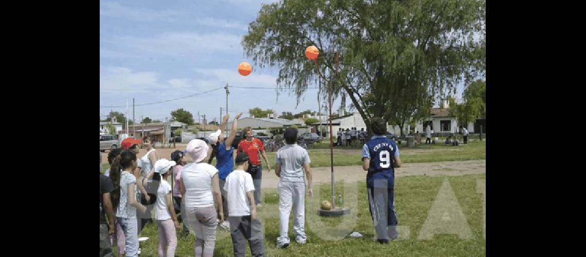 Chicos de las escuelas de La Madrid y del sector rural compartieron una jornada de juegos 