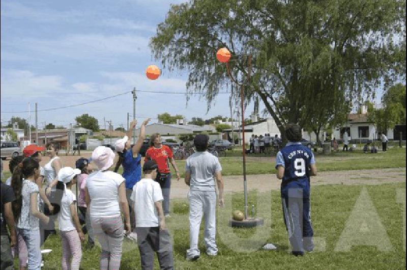 Chicos de las escuelas de La Madrid y del sector rural compartieron una jornada de juegos 