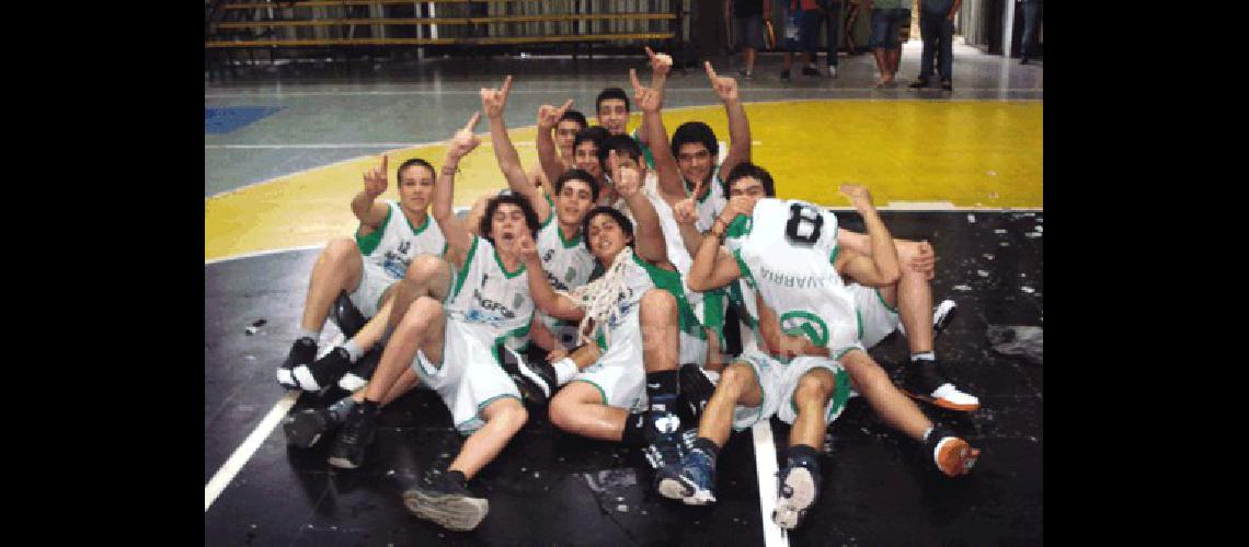 Los pibes de Pueblo Nuevo festejaron en el gimnasio de San MartÃ­n Prensa PN 