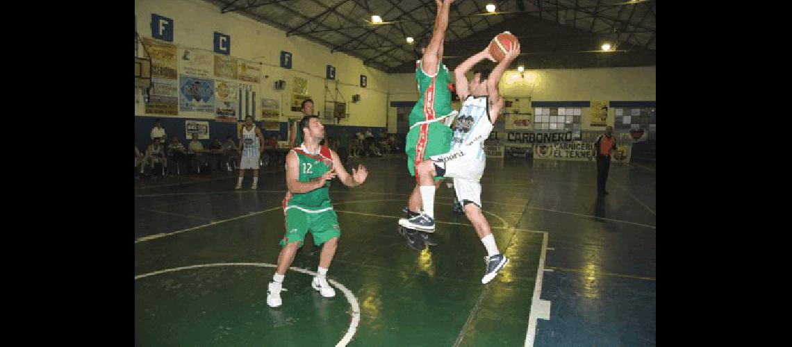 Ferro Carril Sud cayÃ³ anoche ante UniÃ³n y Progreso resignando su invicto como local en el Torneo Provincial de Clubes Claudio MartÃ­nez 