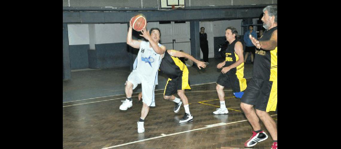 En el segundo juego de la serie final se impuso el equipo Albo por 64-52 Archivo 