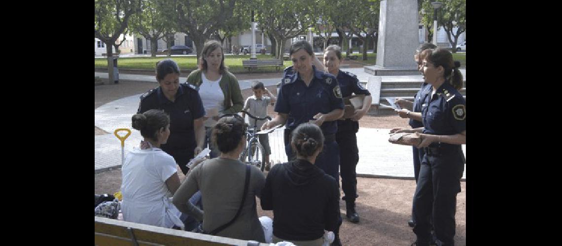 La concientizaciÃ³n e informaciÃ³n es factor primordial para el trabajo de la ComisarÃ­a de la Mujer y la Familia 