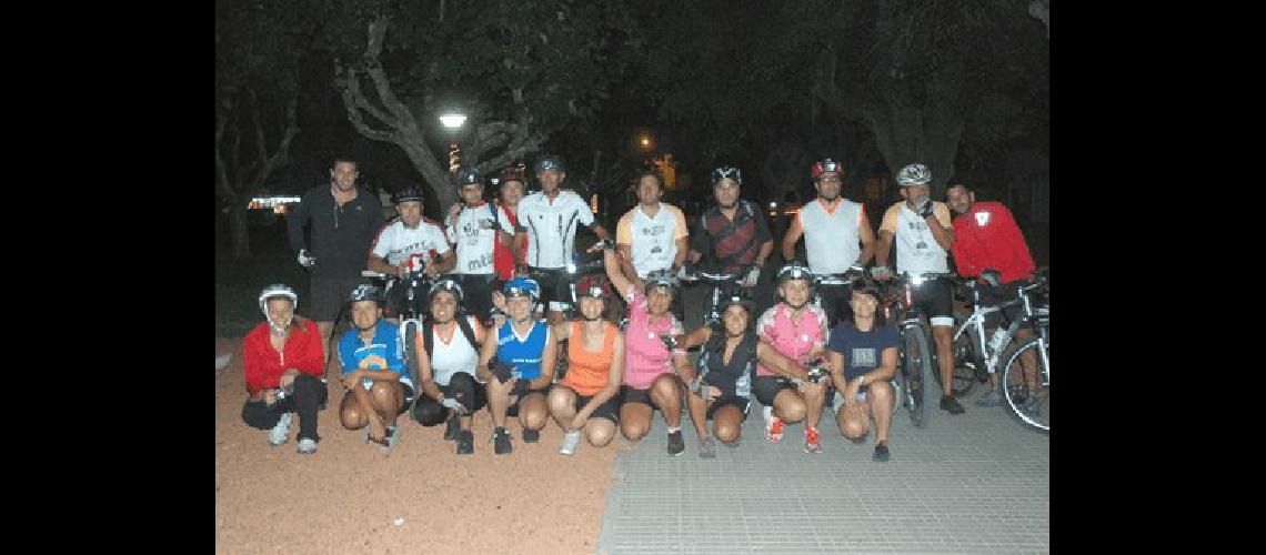 El grupo de cicloturismo El Torque realizÃ³ una travesÃ­a nocturna a travÃ©s de los caminos rurales de La Madrid 