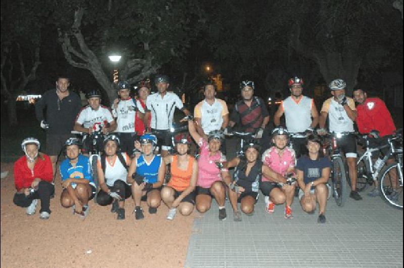 El grupo de cicloturismo El Torque realizÃ³ una travesÃ­a nocturna a travÃ©s de los caminos rurales de La Madrid 