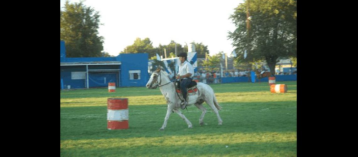 La jornada se iniciÃ³ por la tarde con la prueba de riendas libres de la cual participaron varios jÃ³venes lamatritenses 