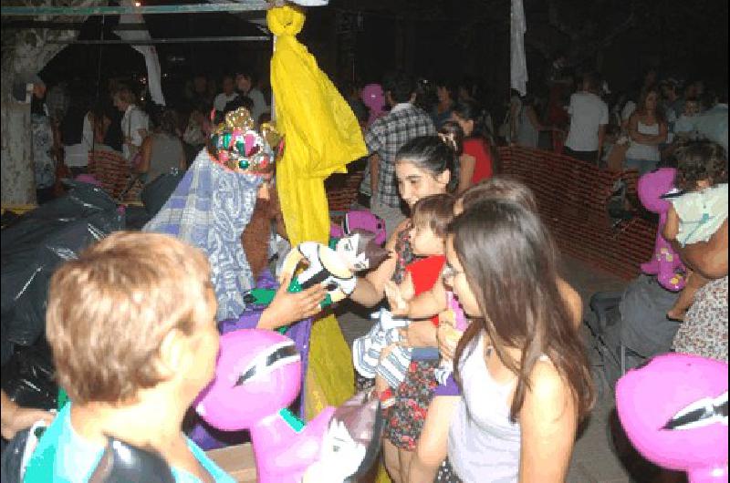 Los Reyes Magos llegaron a la plaza San MartÃ­n donde regalaron juguetes para los niÃ±os y niÃ±as lamatritenses 