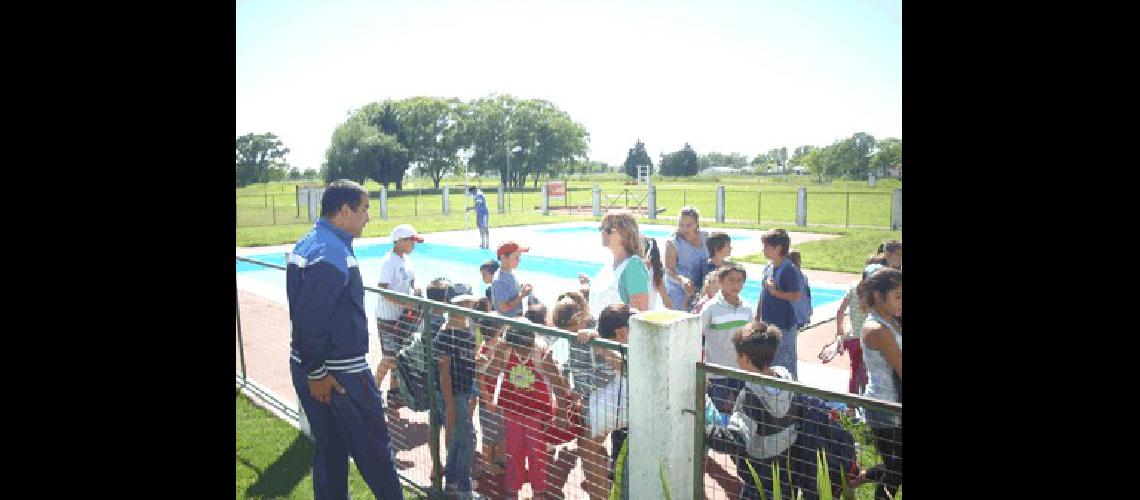 En las piletas del Polideportivo y en las localidades se desarrolla la parte recreativa del programa Escuelas Abiertas en Verano 